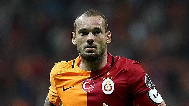 Galatasaray Sneijder'in sözleşmesini uzattı