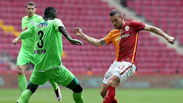 Galatasaray üç puanı uzatmalarda kaçırdı