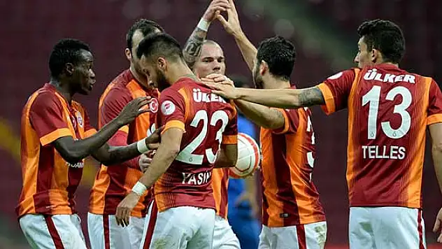 Galatasaray zirvede kaldı