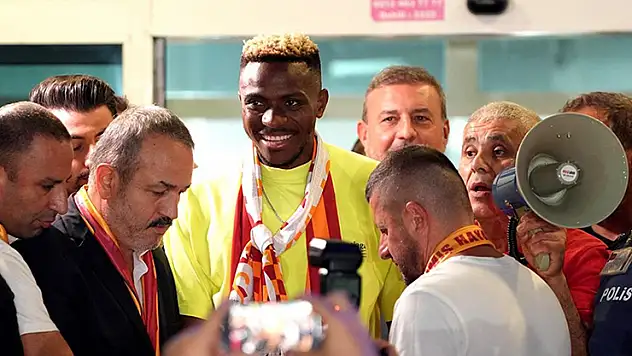 Galatasaray'ın yeni golcüsü Victor Osimhen İstanbul'a geldi