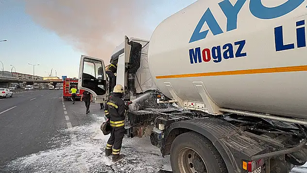 Gaz yüklü tankerin motorunda çıkan yangın korkuya neden oldu