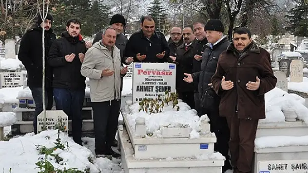 Gazeteci Ahmet Şener anıldı