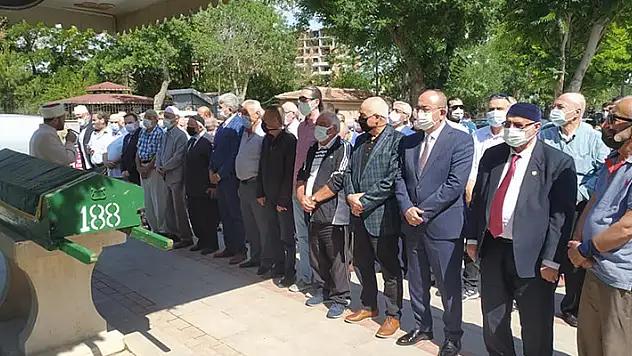 Gazeteci İhsan Kayseri son yolculuğuna uğurlandı