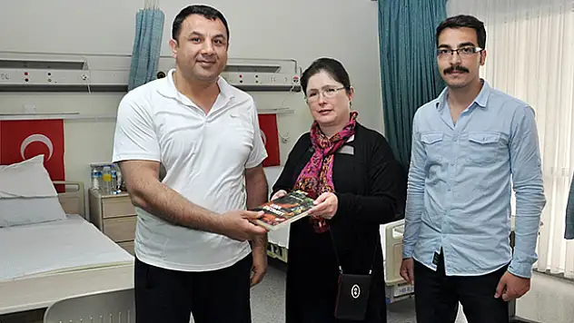 Gazi'den NEÜ Rektörü'ne anlamlı hediye