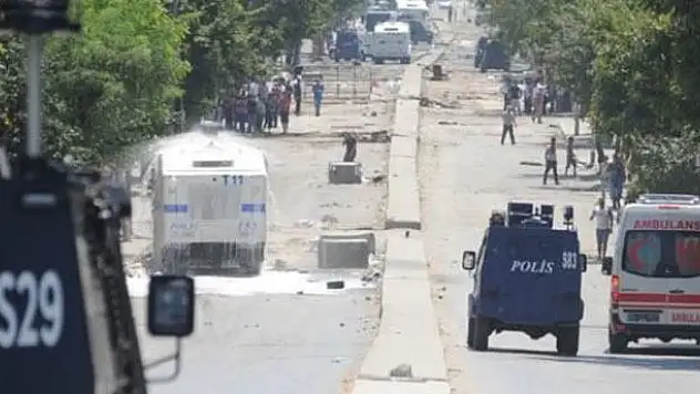 Gazi Mahallesi'nde 1 polis şehit oldu