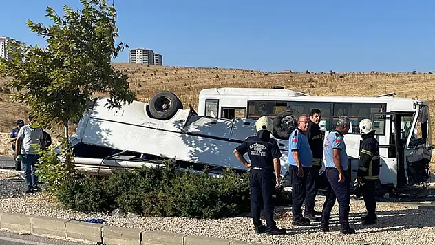 Gaziantep'te 2 işçi servisinin çarpışması sonucu 19 kişi yaralandı
