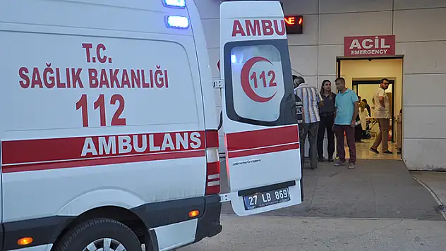 Gaziantep'te çadırda yangın baba ile oğlu yaralandı
