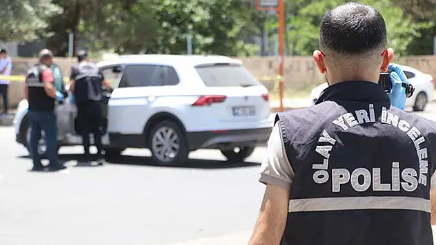 Gaziantep'te dehşet! Önünü kestiği otomobildeki boşanma aşamasındaki eşi ile kayınpederini öldürdü
