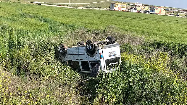 Gaziantep'te hafif ticari araç, ters döndü 6 yaralı
