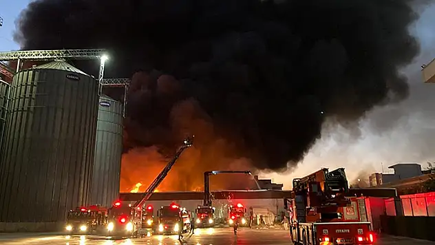Gaziantep'te, halı fabrikasında yangın!