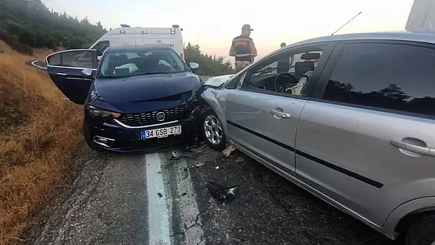 Gaziantep'te iki otomobil kafa kafaya çarpıştı: 8 yaralı

