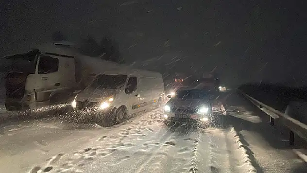 Gaziantep'te TAG Otoyolu'nda mahsur kalan 2 bin kişi kurtarıldı
