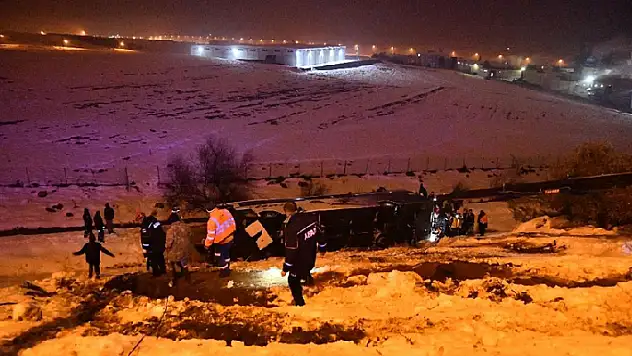 Gaziantep'te yolcu otobüsü şarampole devrildi
