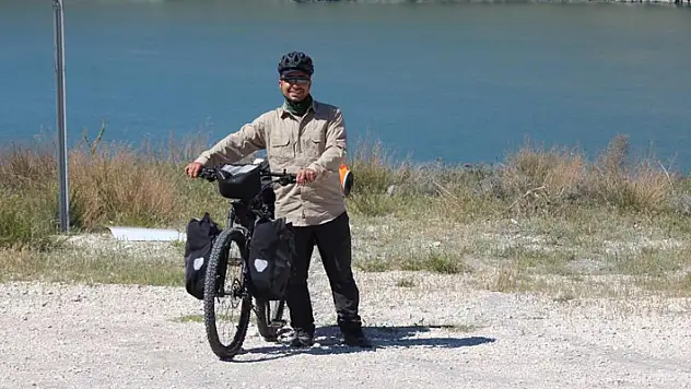 Gaziantep'ten bisikleti ile Türkiye turuna çıkan kişi Konya'ya ulaştı
