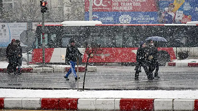 Gaziantep ve Malatya'da kar yağışı etkili oluyor
