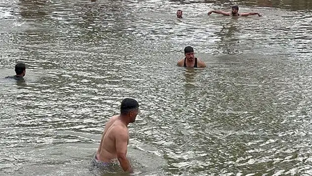 Gaziantep'te gölete giren 3 kişi boğuldu
