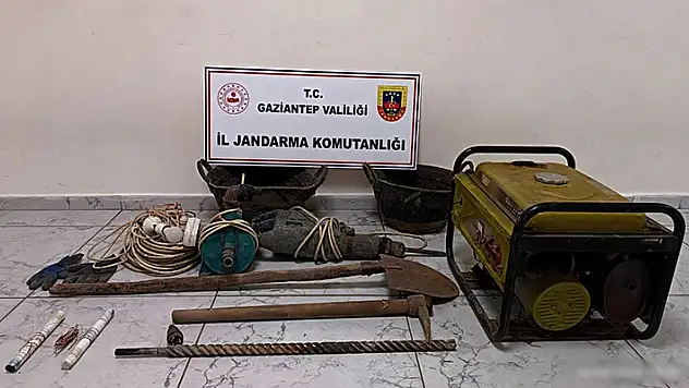 Gaziantep'te kaçak kazıya 2 gözaltı
