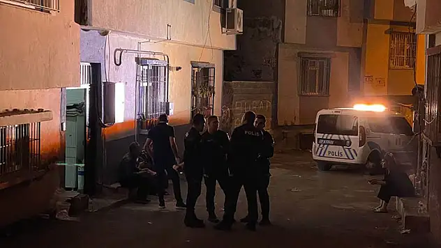 Gaziantep'te kapısı kilitli odada ölü bulunan anne ve kızının cenazeleri teslim edildi
