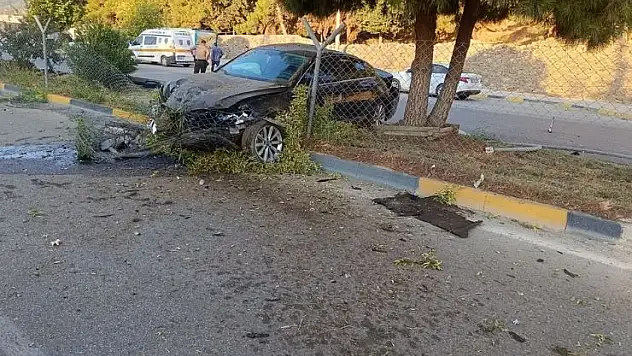 Gaziantep'te kontrolü kaybolan otomobil refüje çıktı: 1 yaralı