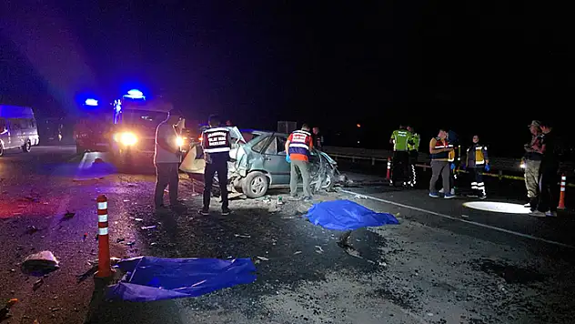 Gaziantep'te otomobil tankere çarptı:1 ölü,1 yaralı
