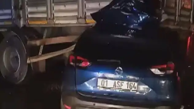 Gaziantep'te otomobil tıra arkadan çarptı: 1 ölü, 3 yaralı
