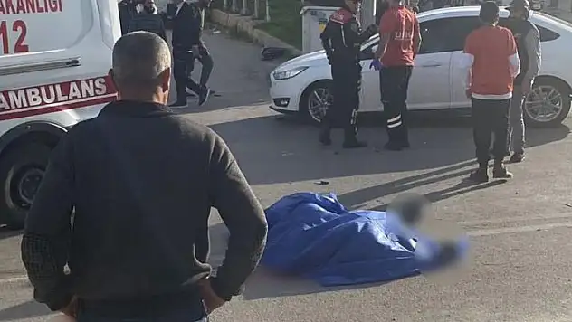 Gaziantep'te otomobilin çarptığı motosikletteki genç hayatını kaybetti
