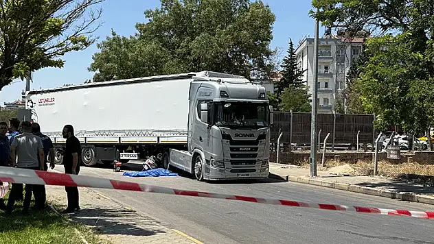 Gaziantep'te tırın altında kalan motosikletteki 2 kişi hayatını kaybetti
