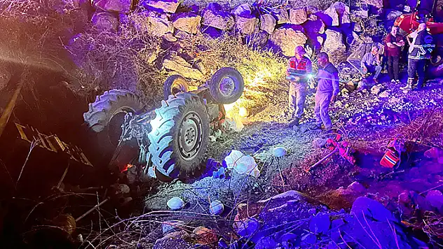 Gaziantep'te traktör şarampole devrildi: 1 ölü, 1 yaralı
