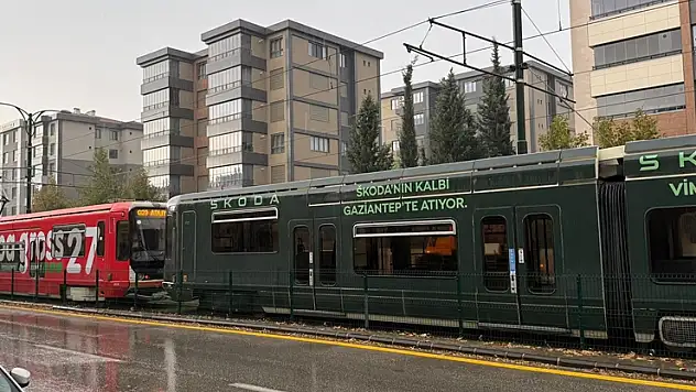 Gaziantep'te tramvaya yıldırım isabet etti
