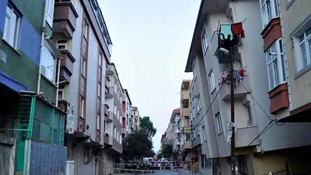 Gaziosmanpaşa'da 5 katlı bina yan yattı