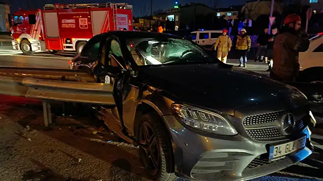 Gaziosmanpaşa TEM Otoyolu'nda bariyerler otomobile saplandı: 1 ölü, 1 yaralı
