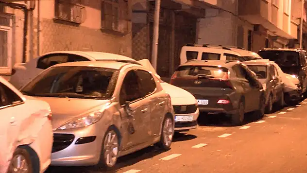 Gaziosmanpaşa'da kamyonet 9 araca çarptı: 3 yaralı