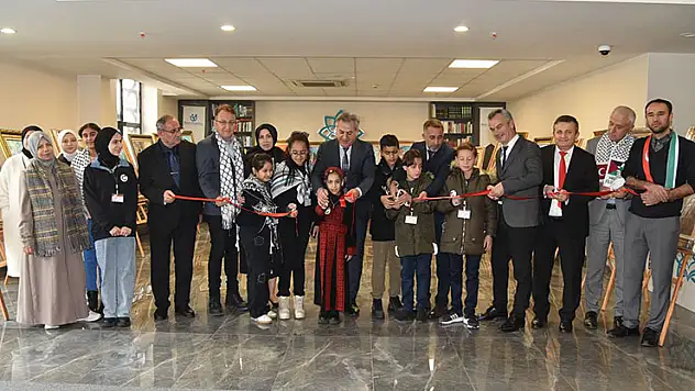 Gazzeli öğrencilerin 'Sessiz Fırçalar'ından kareler