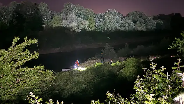 Gece yarısı sır dolu kayboluş: Çırpınışları görüldü, telefonu kıyıda, cüzdanı nehirde bulundu