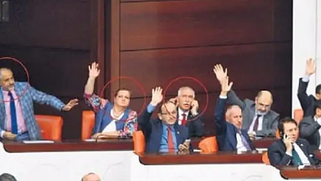 Geceye damga vuran görüntü