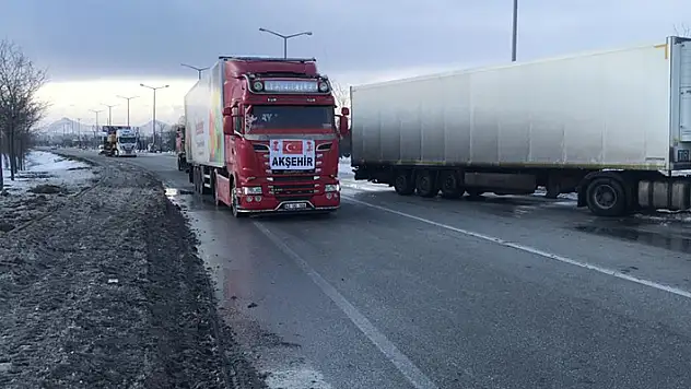 Geçiş güzergahı Konya'da yardım tırı yoğunluğu
