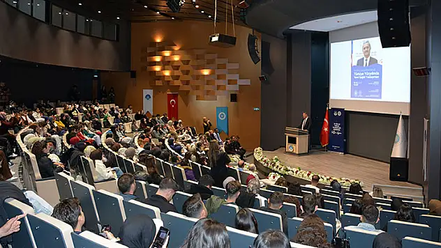 Geleceğin sağlık yöneticilerine NEÜ'de anlamlı konferans