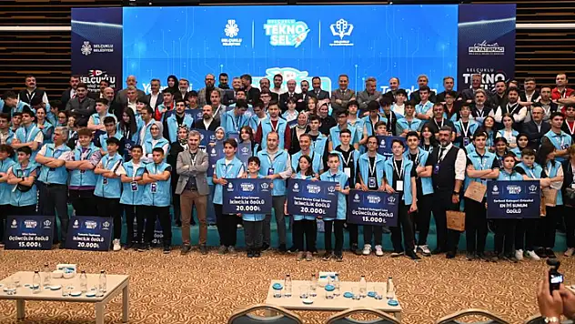 Geleceğin teknoloji liderleri TEKNO-SEL'de ödüllerini aldı
