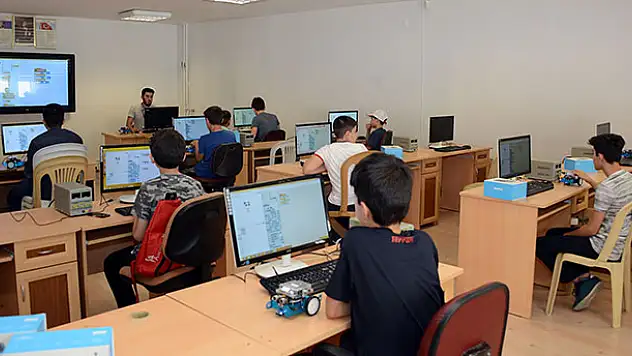 Geleceğin Yazılımcıları GENÇ KOMEK'te Yetişiyor