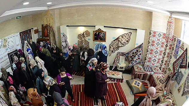 Geleneksel 14. Altın Dokunuşlar Sergisi Açıldı