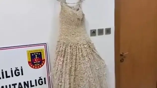Gelinliğin üzerine boncuk şeklinde işlenmiş 25 kilo uyuşturucu ele geçirildi