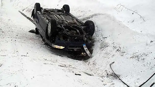 Gemerek'te trafik kazası: 3 yaralı