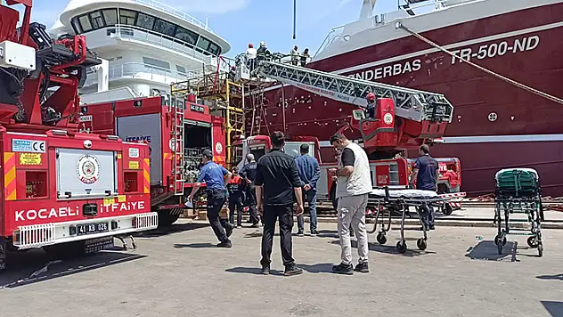Gemi yangınında dumandan etkilenen personel hayatını kaybetti
