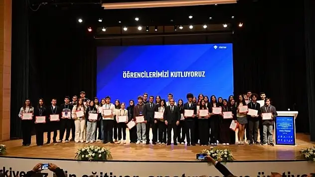 Genç bilim insanları projelerini yarıştırdı