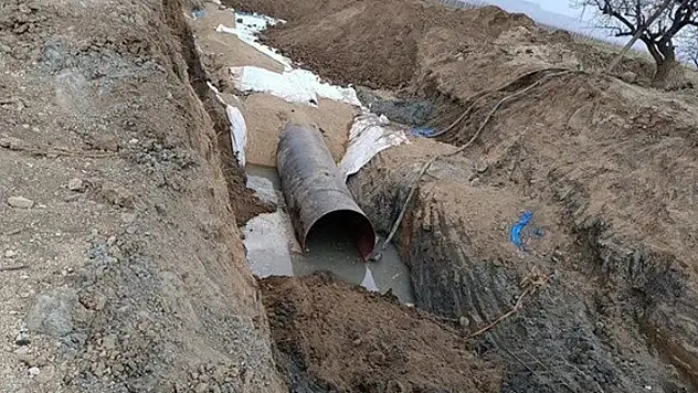 Genç işçinin acı sonu: Boru döşerken toprak altında kaldı
