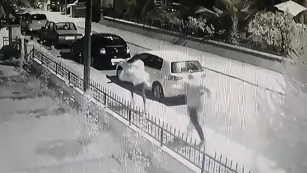 Genç kadına sokak ortasında bıçaklı saldırı