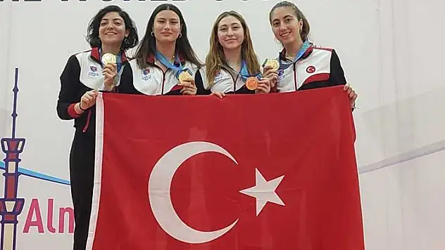 Genç Kadınlar Kılıç Milli Takımı'nda büyük başarı