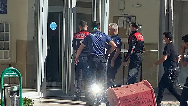 Genç kız kendisini rahatsız eden adamı vurdu

