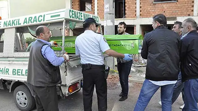 Genç kız sekizinci kattan atlayıp intihar etti