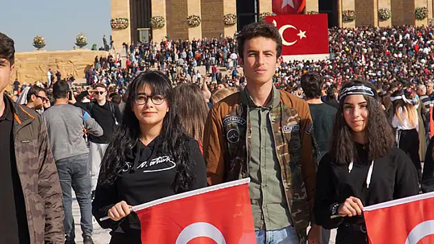 Genç Kızılay Gönüllüleri'nden Anıtkabir ziyareti